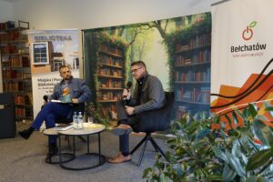 Malajkat w bibliotece