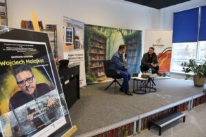 Malajkat w bibliotece