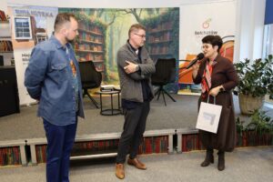 Malajkat w bibliotece